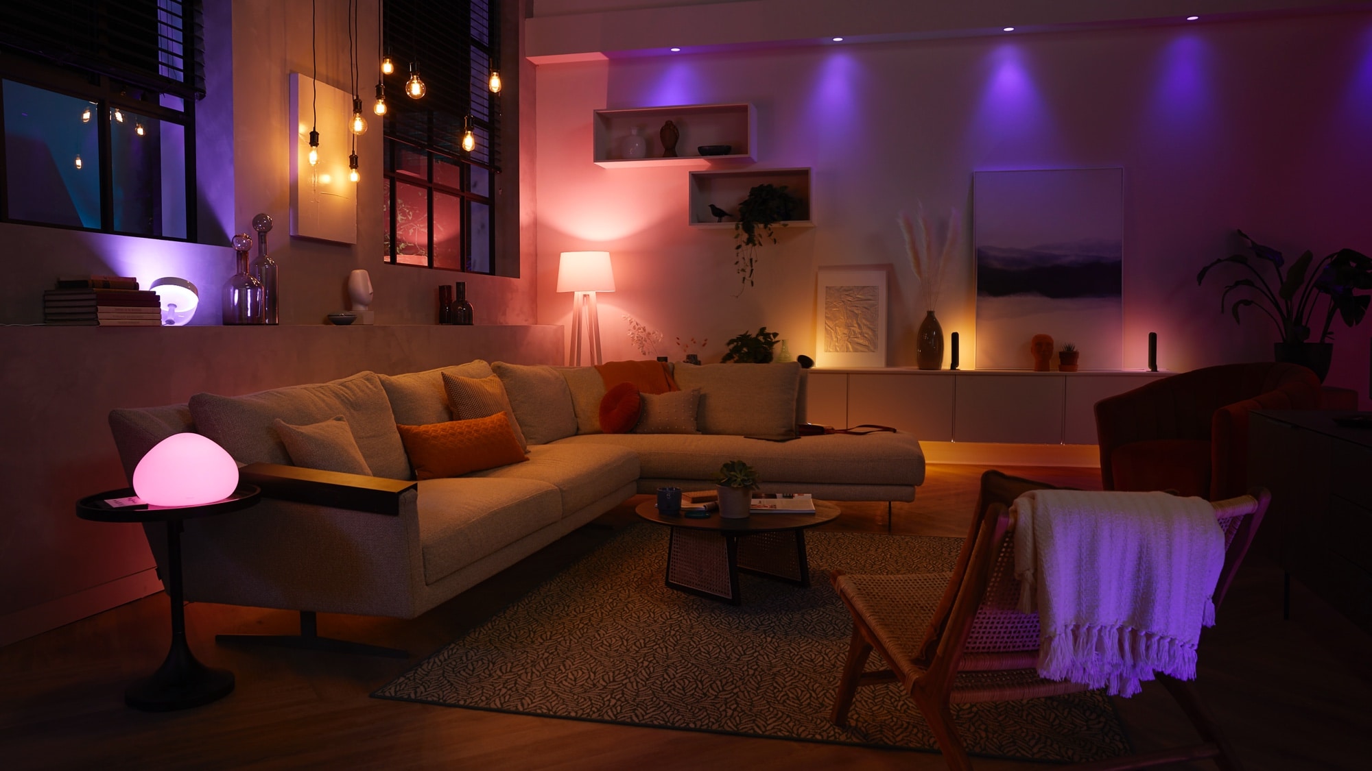 https://www.philips-hue.com/content/dam/hue/masters/explore-hue/blog/living-room-smart-lights-16-9.jpg