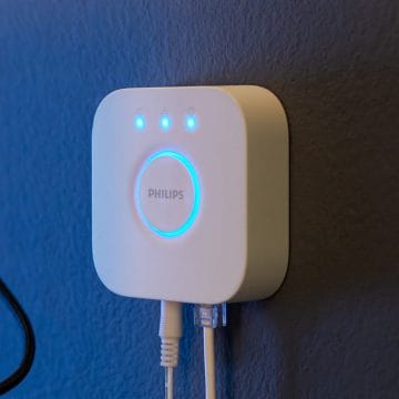 Philips Hue's new TV gadget matches colored lights to whatever you watch or  play - CNET
