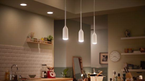 Seis ideas de iluminación para alegrar tu espacio de cocina