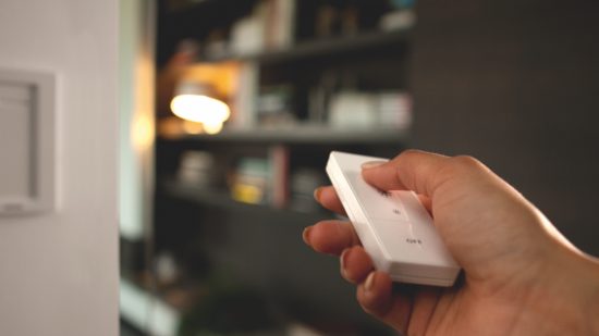 Hoe installeer je een Philips Hue dimmer switch?